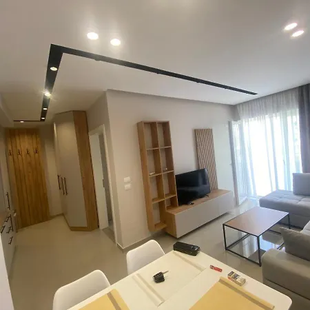 Olivia's Apartment Velipoje
